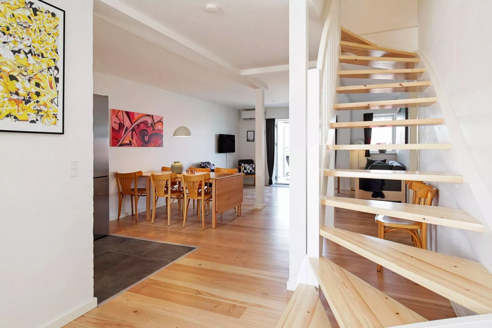 3 rooms app.,2stories,bay view,PLUS-Indoor