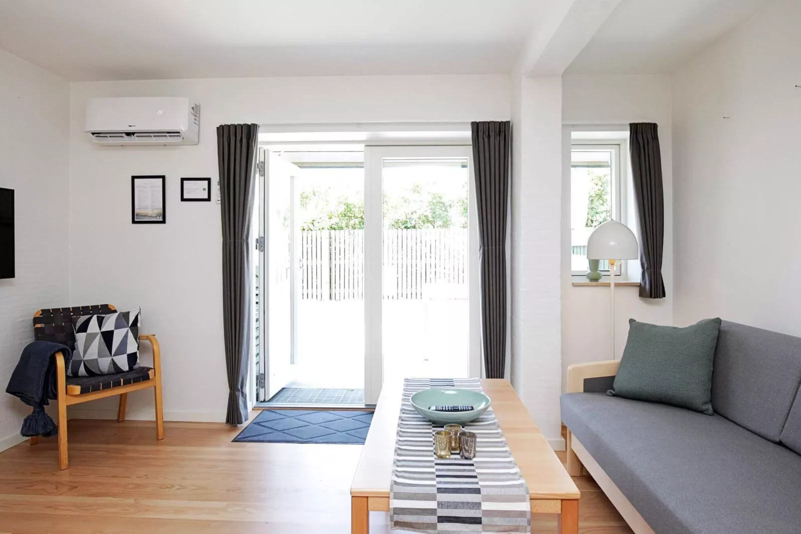 3 rooms app.,2stories,bay view,PLUS-Indoor