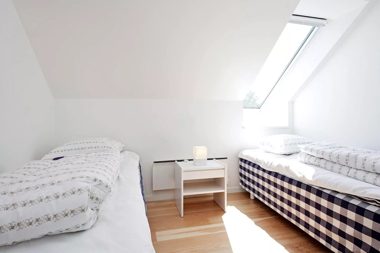 3 rooms app.,2stories,bay view,PLUS-Indoor