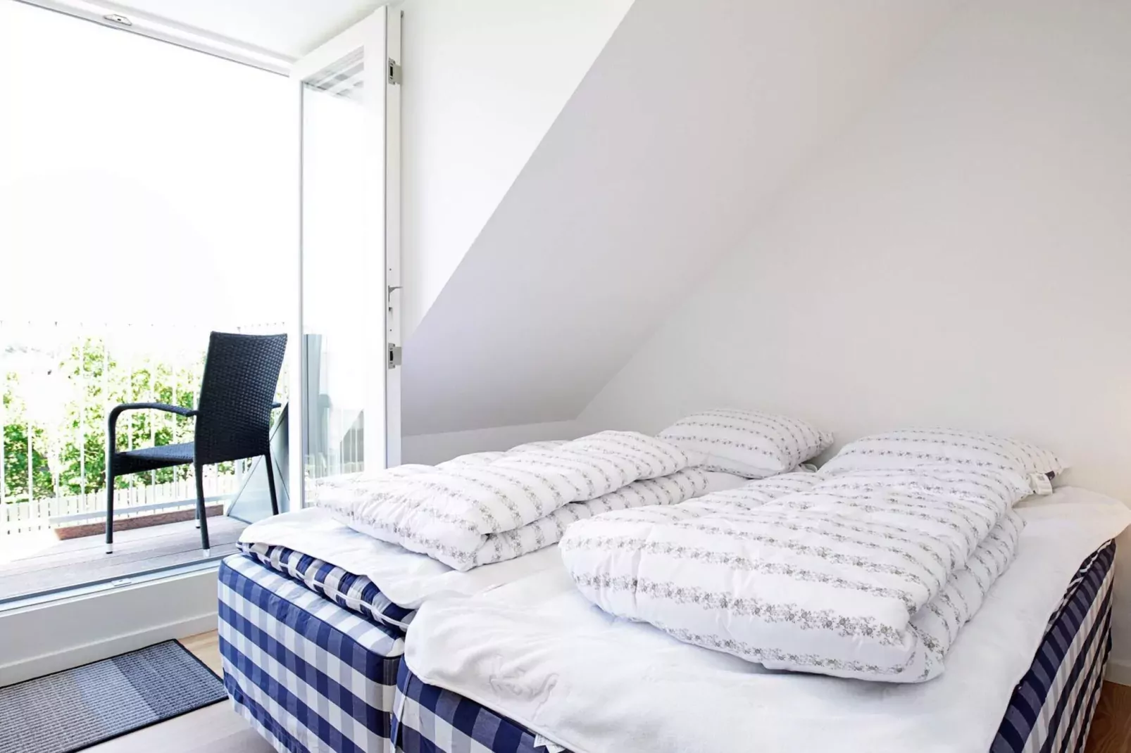 3 rooms app.,2stories,bay view,PLUS-Indoor