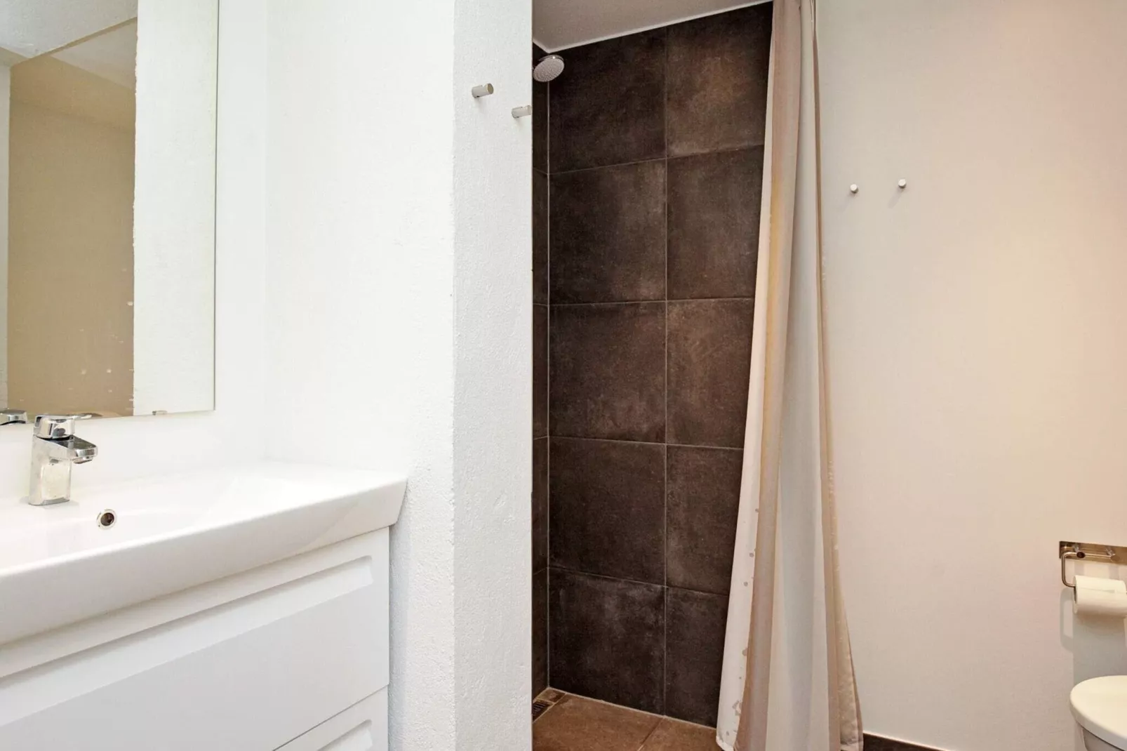 3 rooms app.,2stories,bay view,PLUS-Indoor