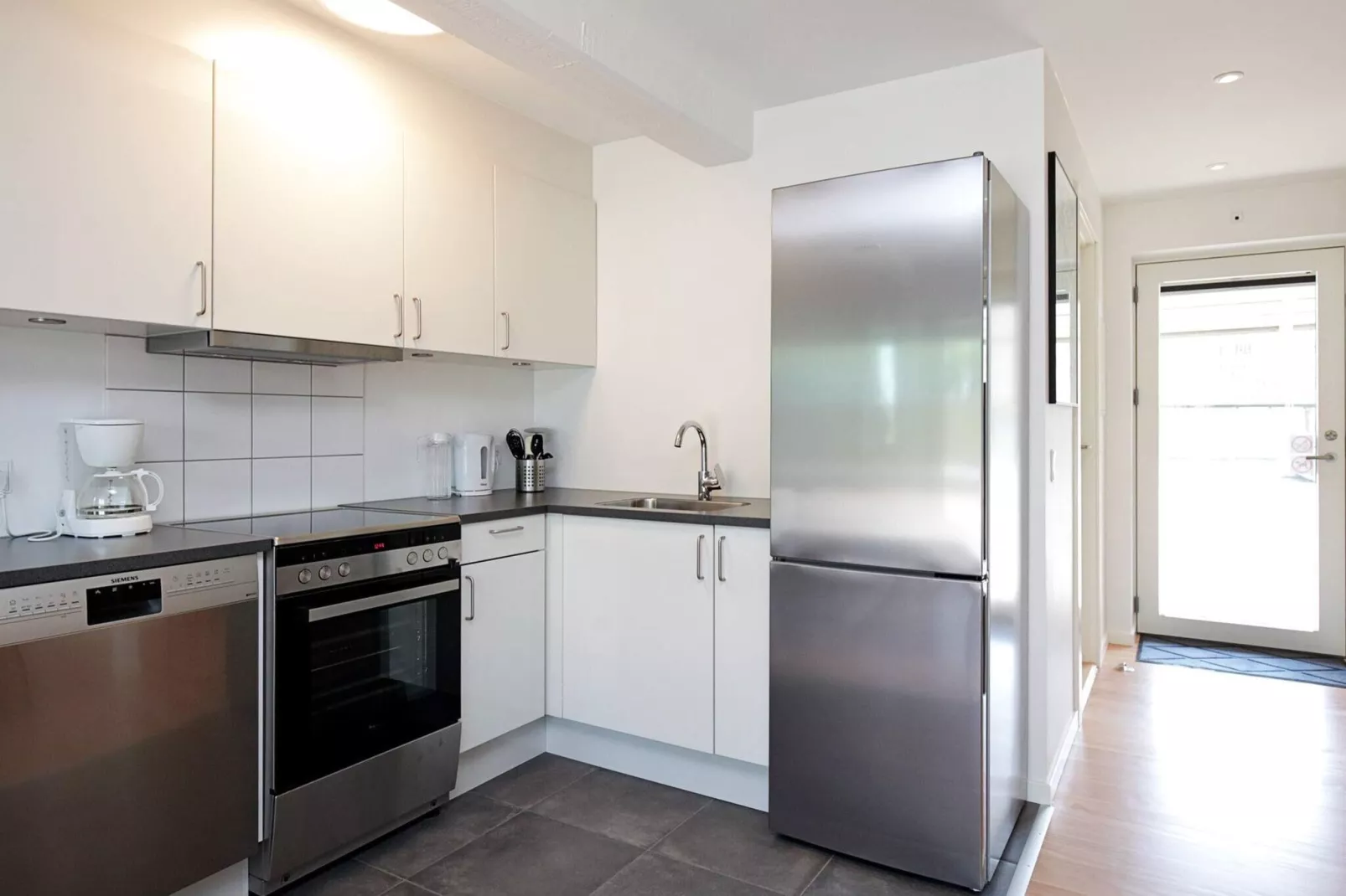 3 rooms app.,2stories,bay view,PLUS-Indoor