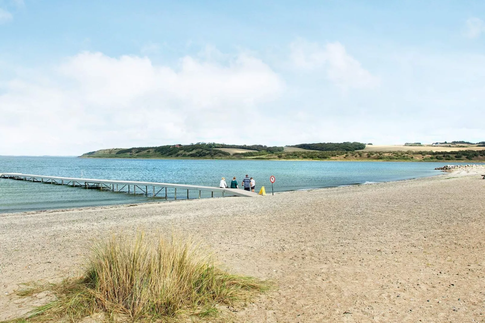 2½ room w/view,1 st floor-Untagged