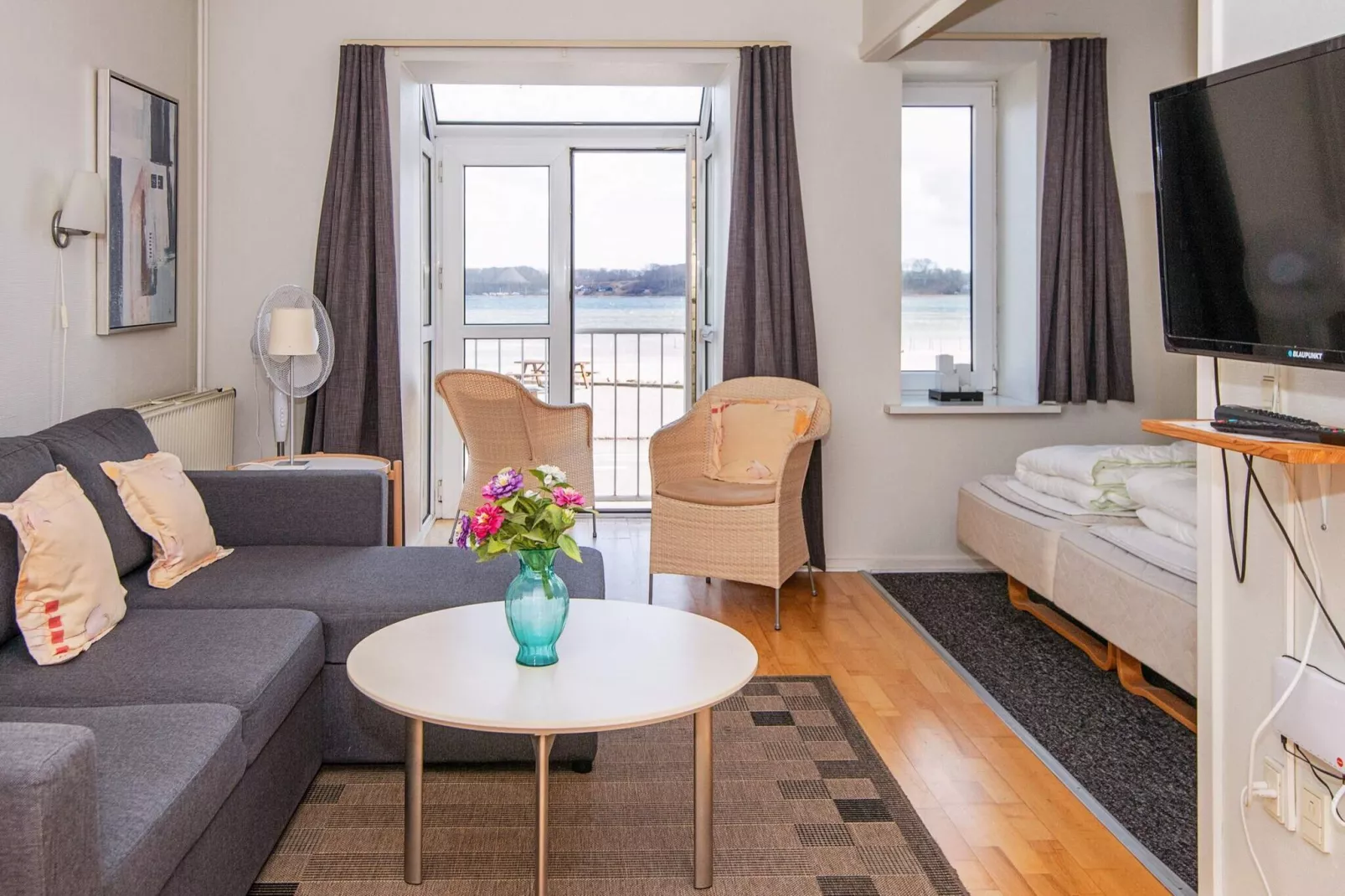 1 room w/seaview-Innen