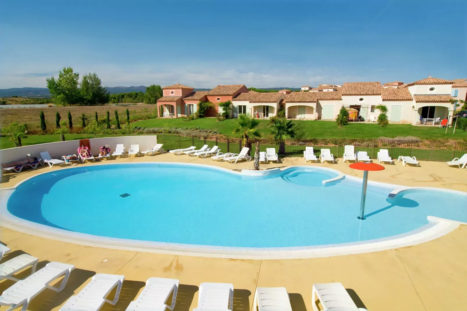 Les Hauts du Lac-Pool