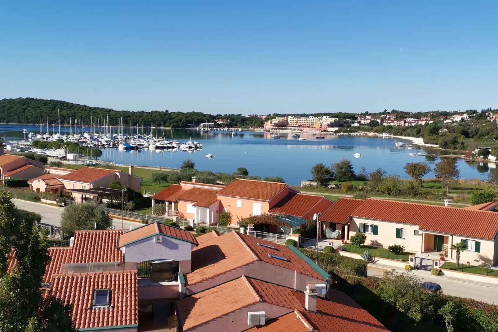 Pool house Marina-Aussicht Sommer