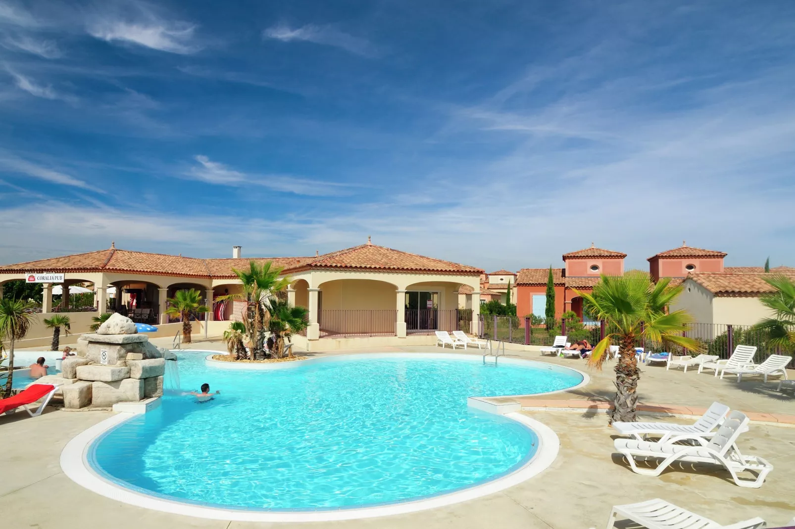 Les Hauts du Lac-Pool