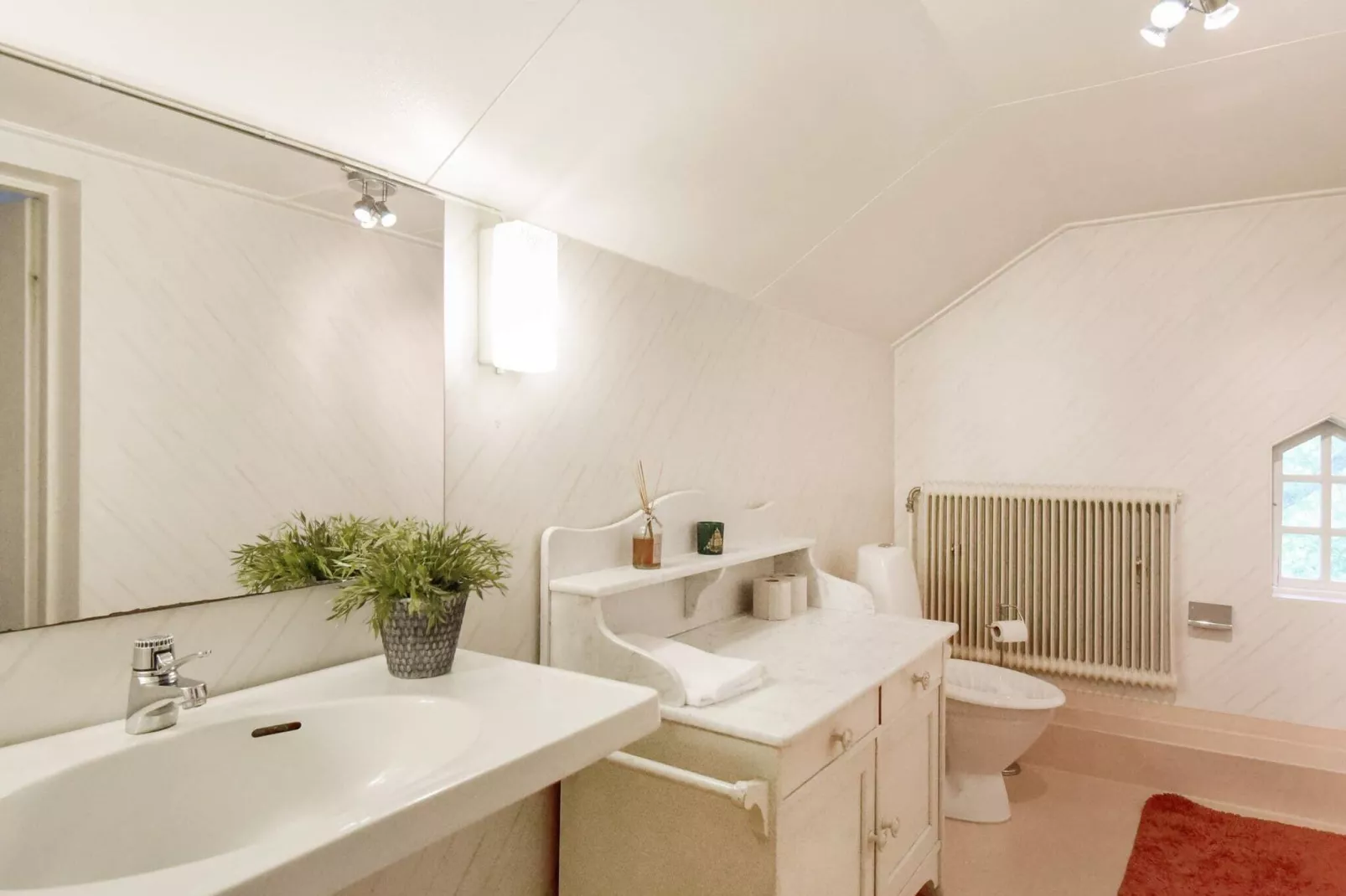 54561 NAIN-Indoor