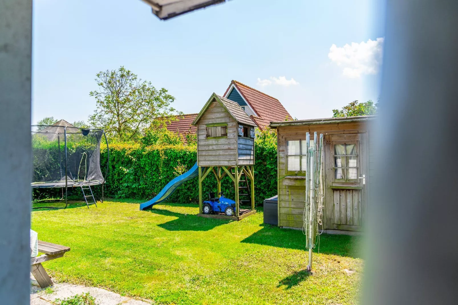 Strandhuis Schoneveld-Gardens summer