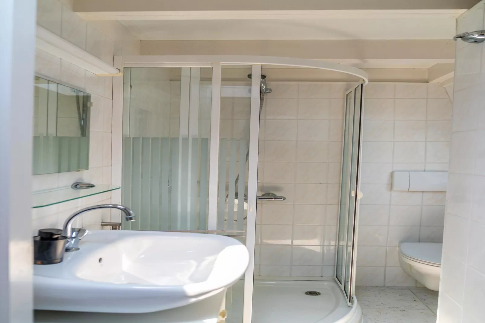 Strandhuis Schoneveld-Bathroom