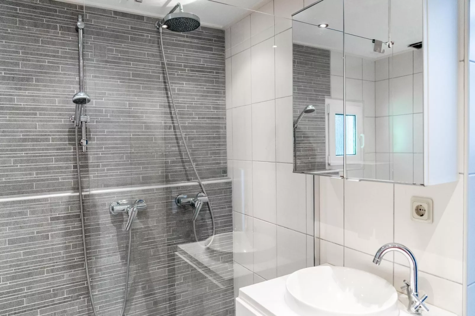 Strandhuis Schoneveld-Bathroom