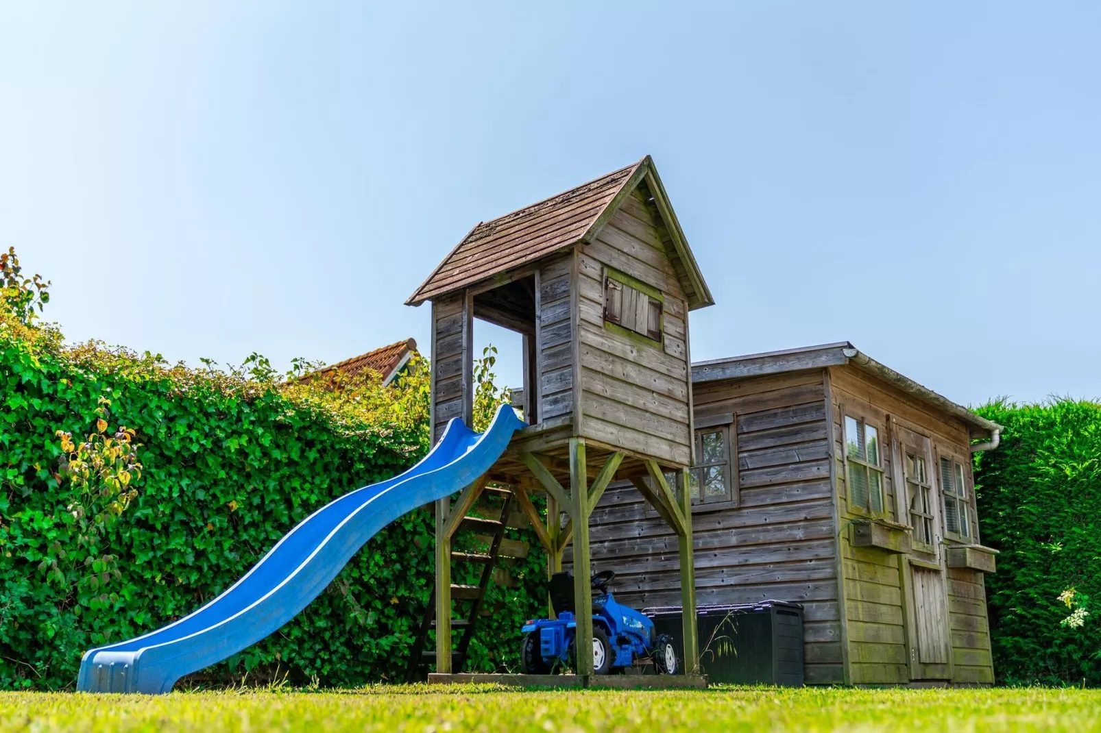 Strandhuis Schoneveld-Gardens summer