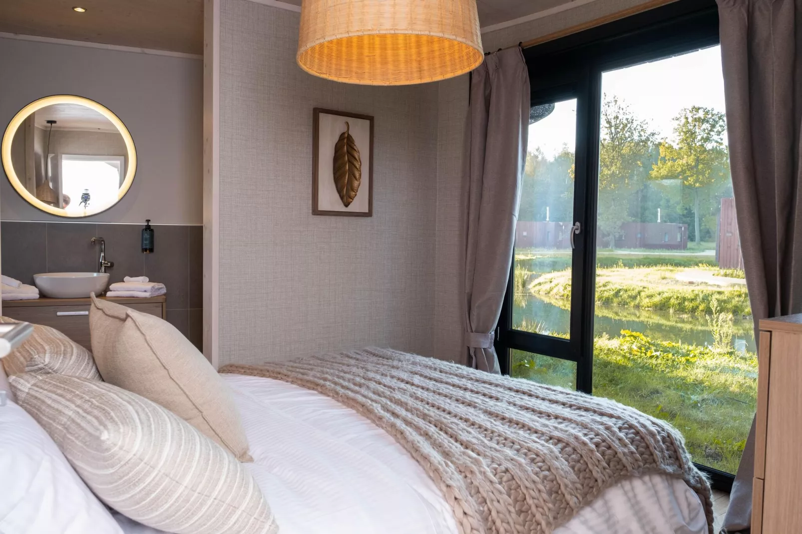 The Easy Accessible Leaf by YourNature-Bedroom