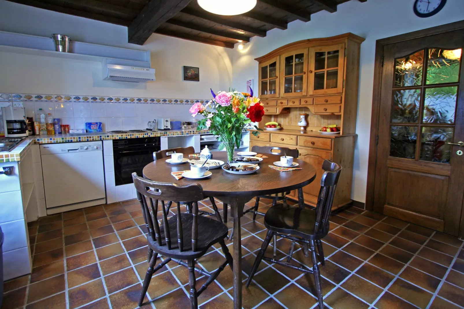 Les Orchidées-Kitchen