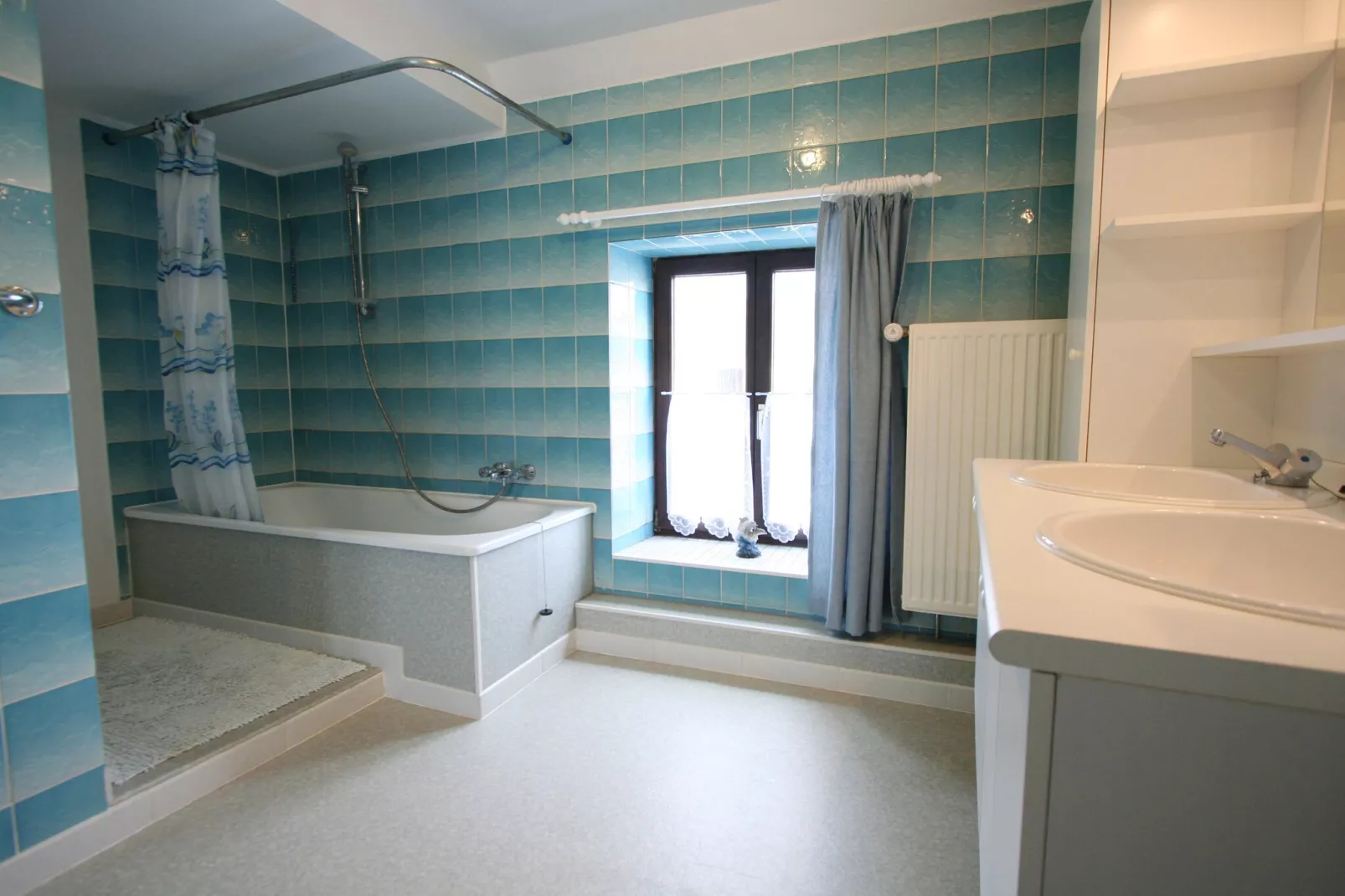 Les Orchidées-Bathroom
