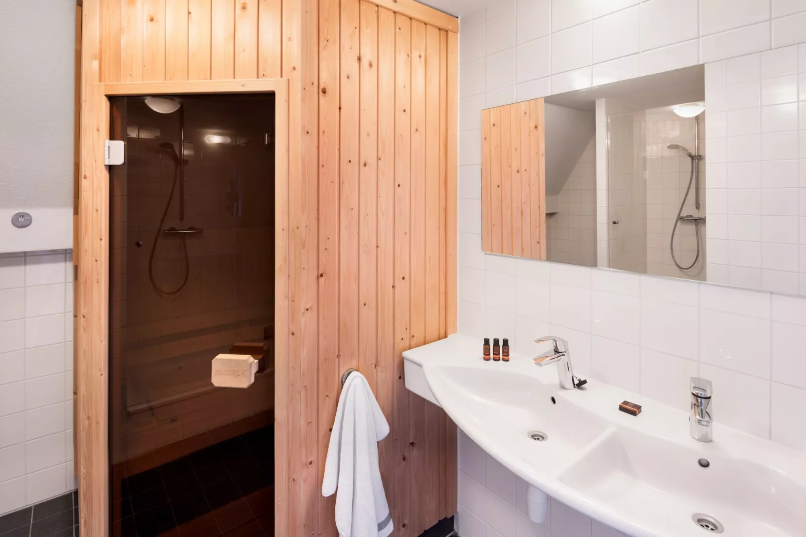 Marinapark Volendam 4-Bathroom