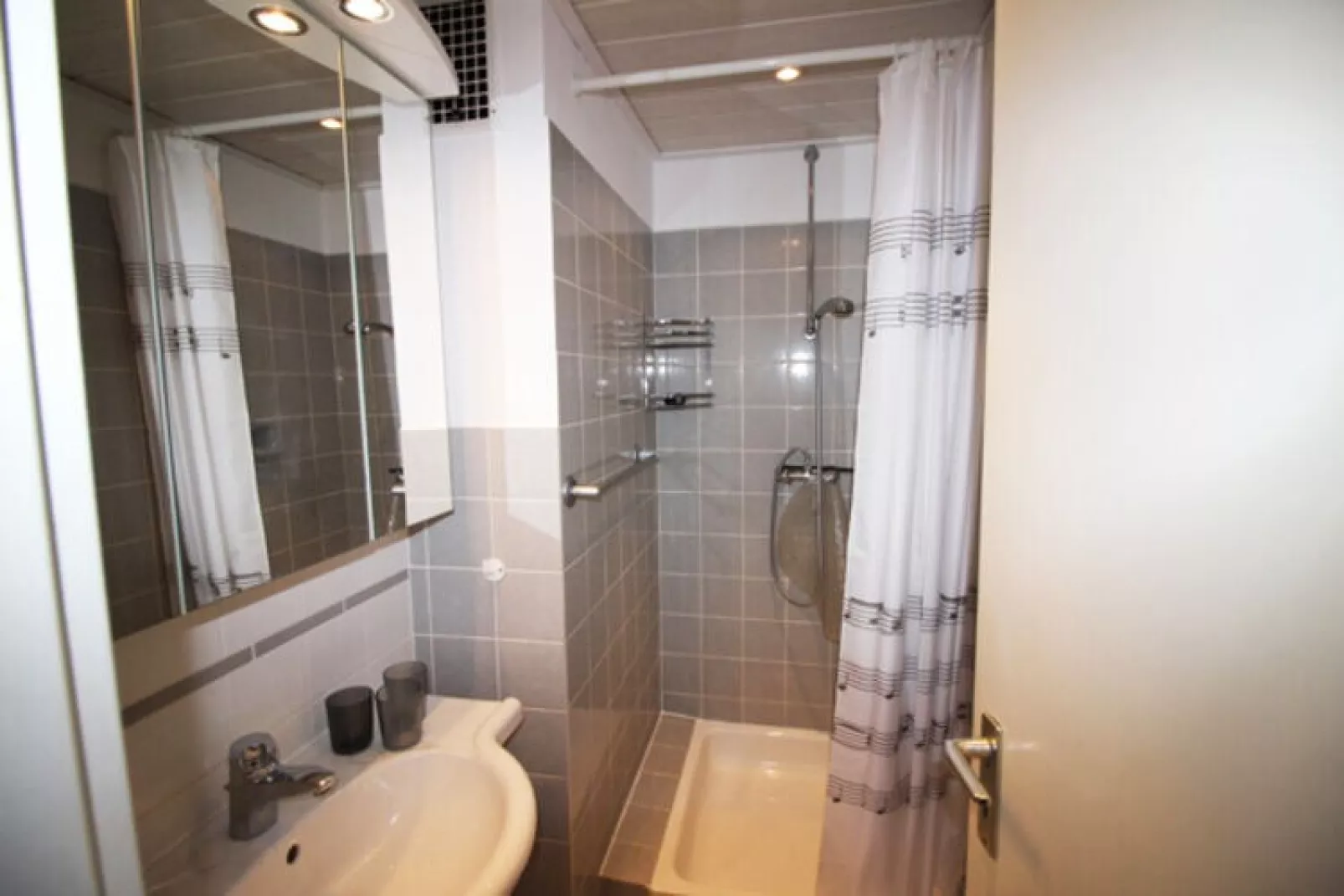 Ferienwohnung 7/39-Bathroom