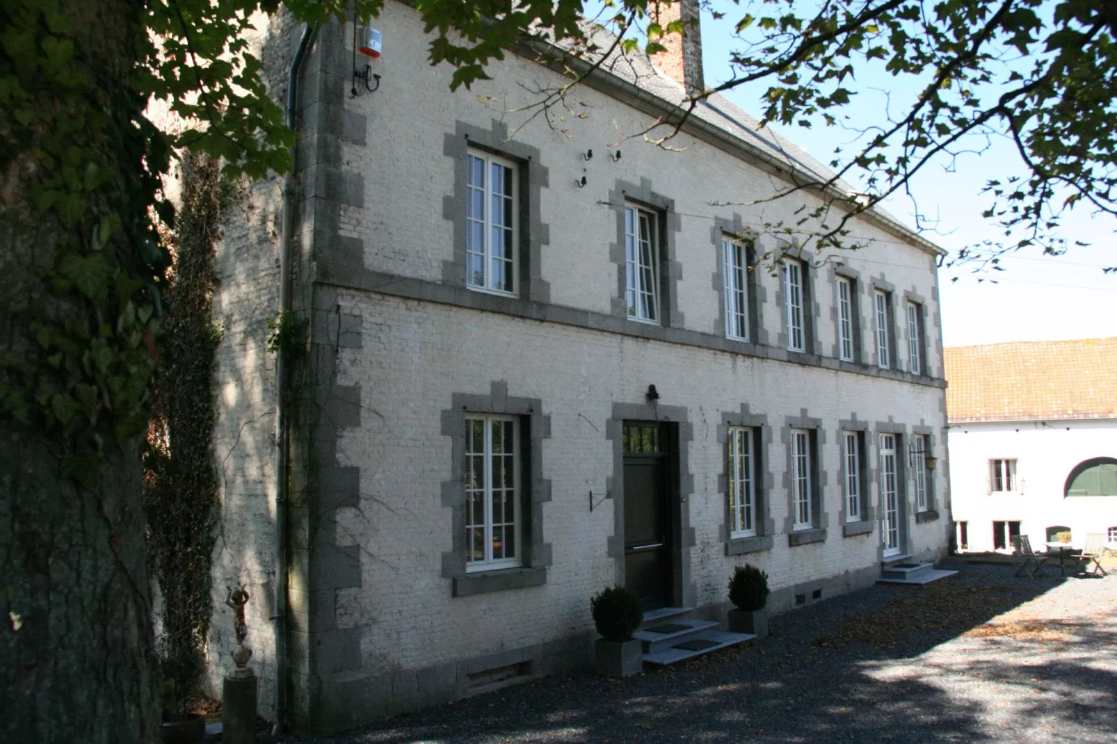 Honnay-Exterior summer