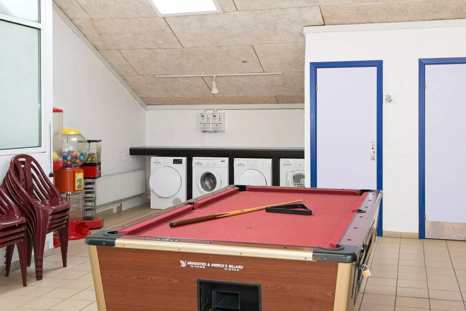3 room,2 levels-Not tagged