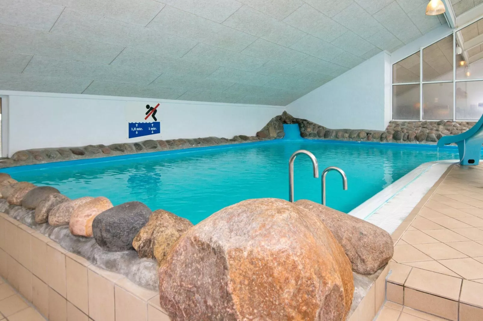 3 room,2 levels-Pool
