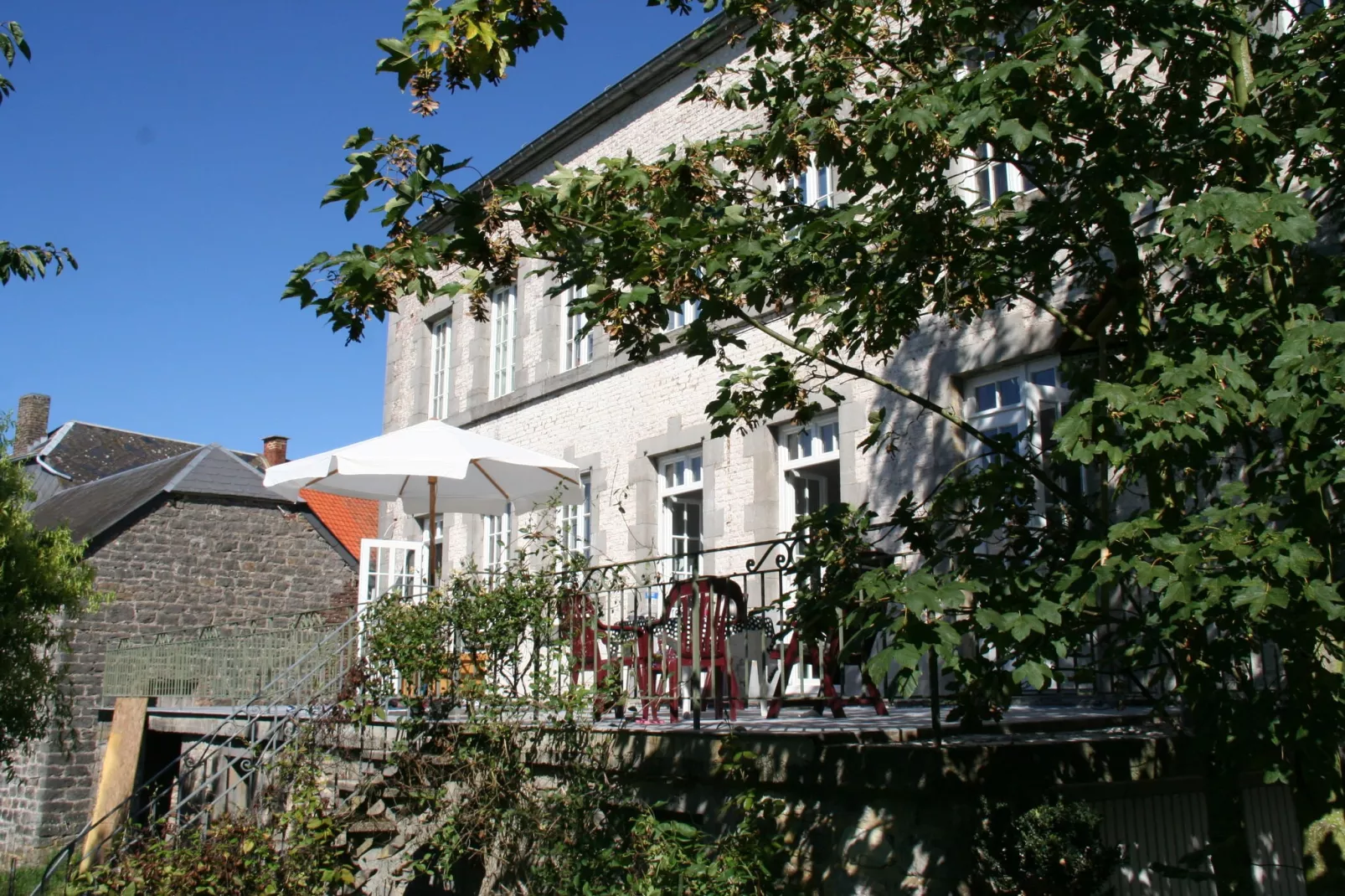 Honnay-Exterior summer