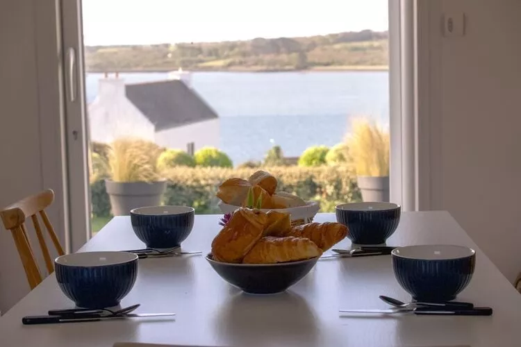 Ferienhaus mit Meerblick Roscanvel-Dining room