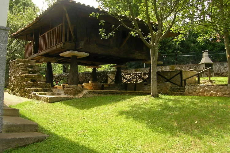 Casa Onis-Gardens summer