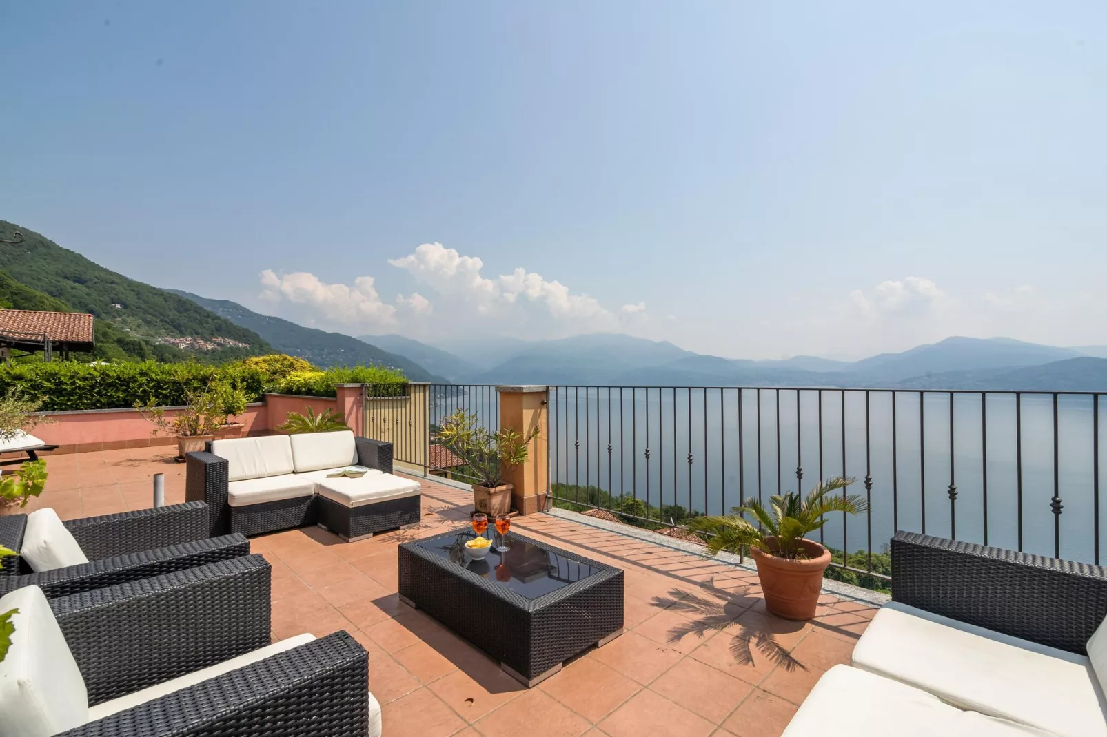 Terrazza Vista Lago-View summer