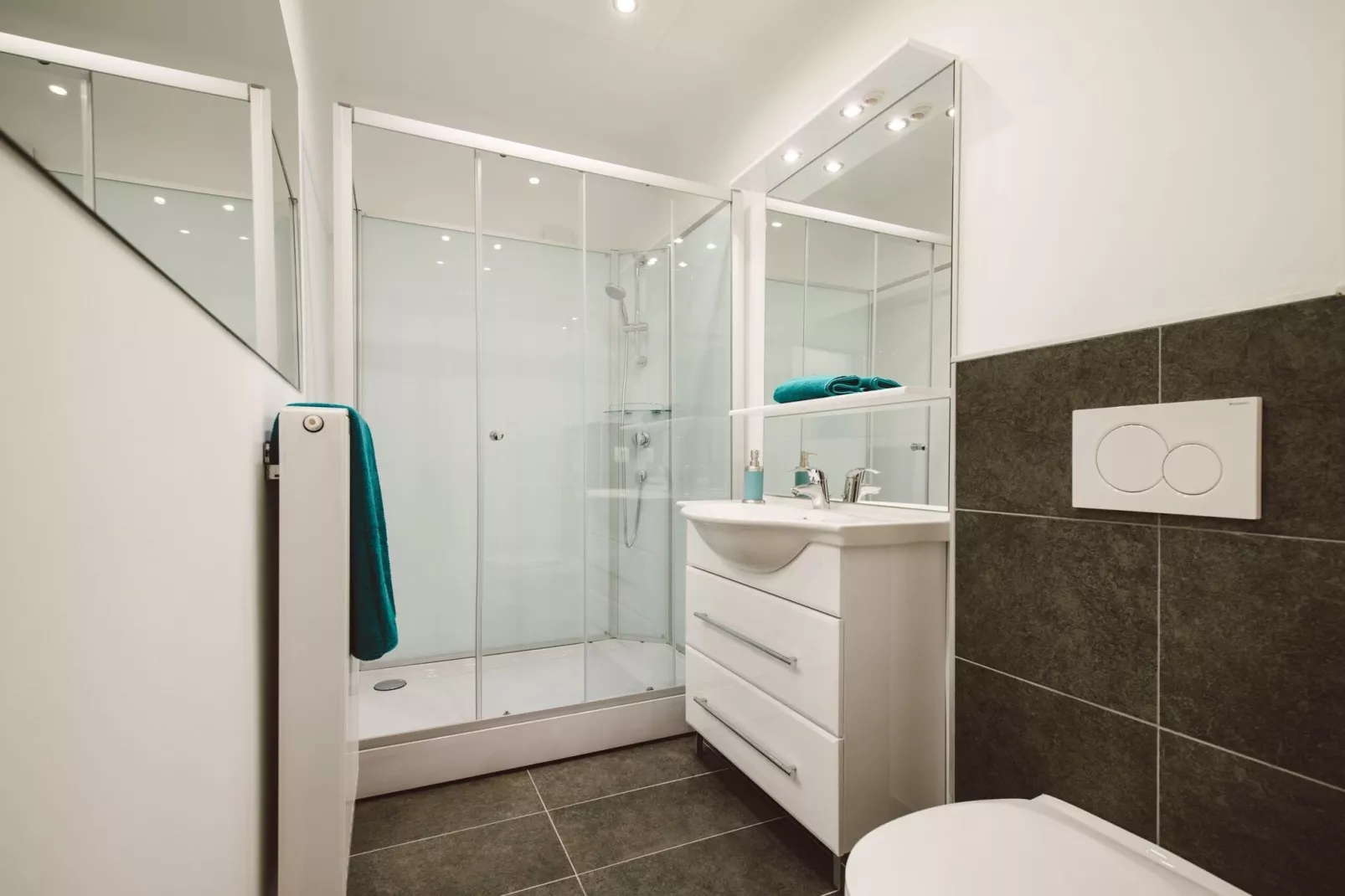 Erzberg Alpin Resort  14-Bathroom
