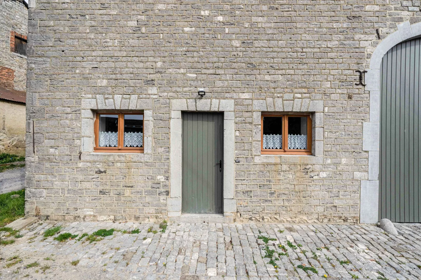 Le chausson-Exterior summer