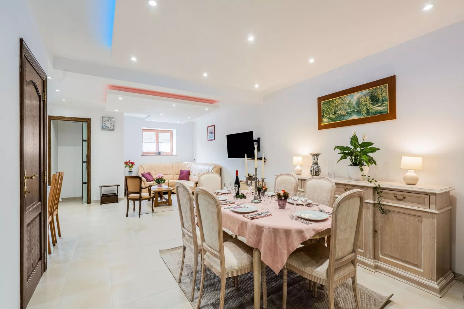 Le chausson-Dining room
