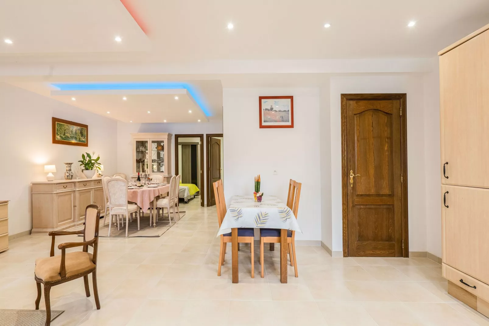 Le chausson-Dining room