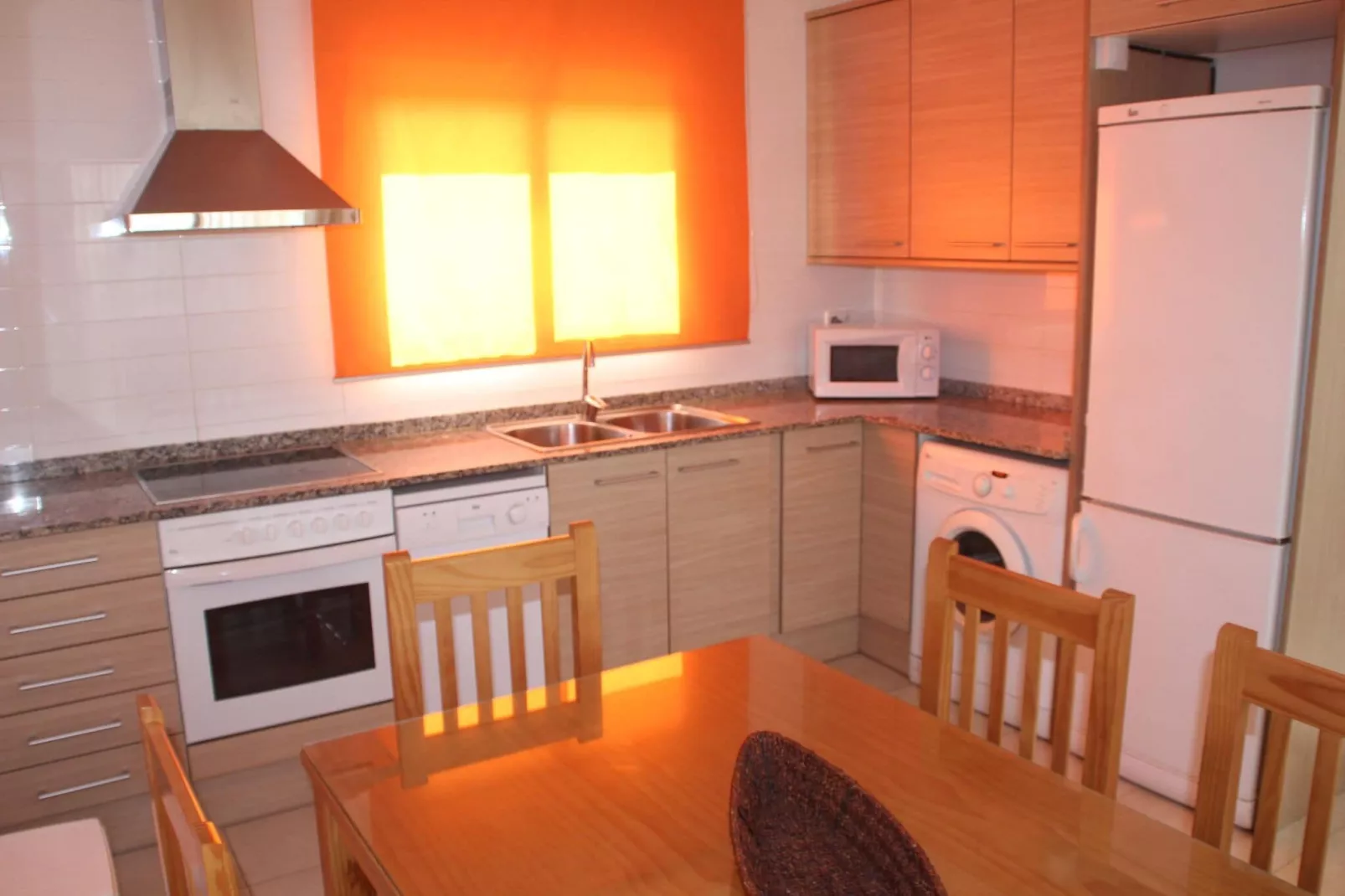 HOTUR 4P-Kitchen