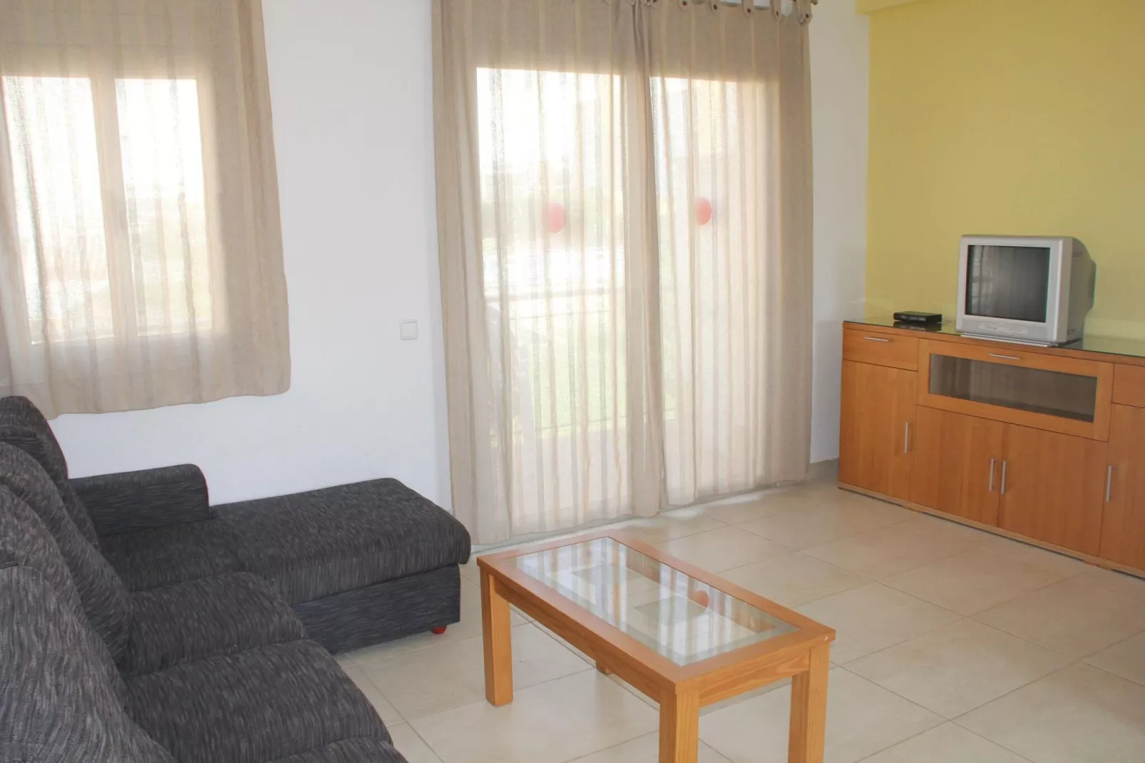 HOTUR 4P-Living room