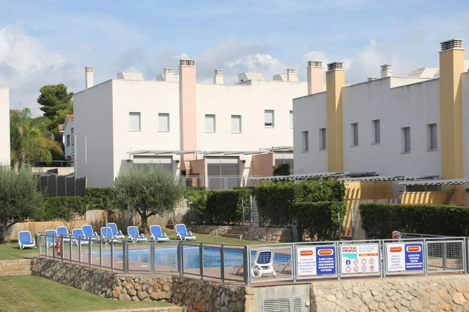 HOTUR 4P-Exterior summer