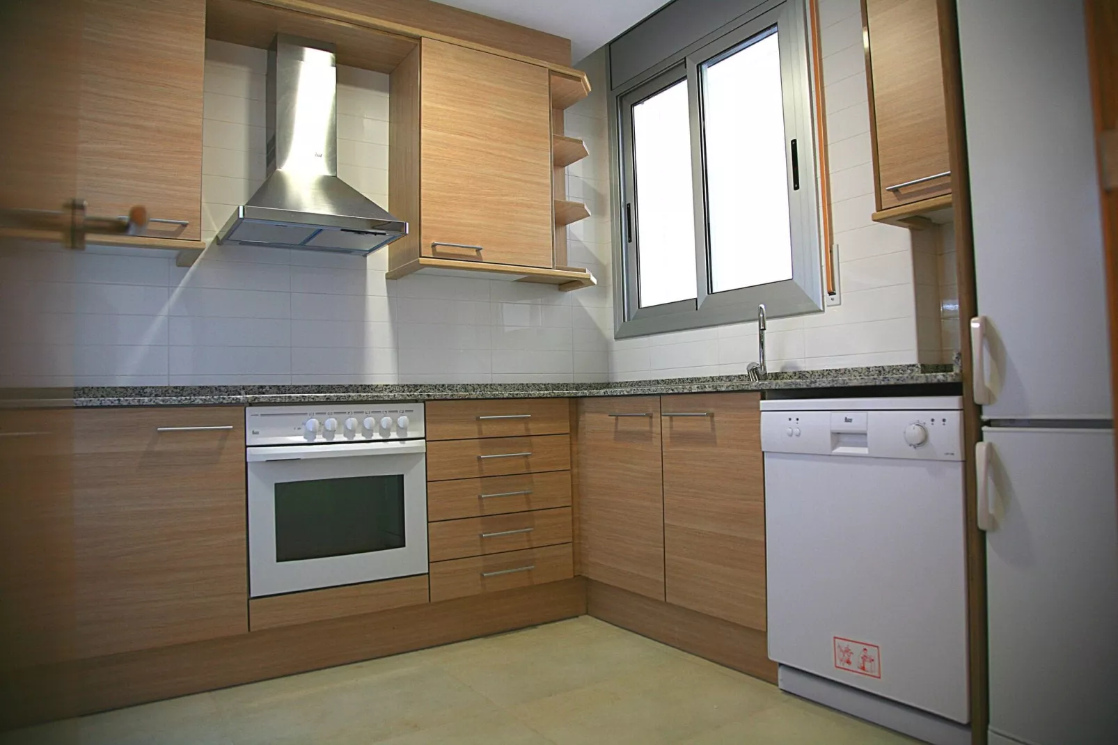 HOTUR 6P-Kitchen
