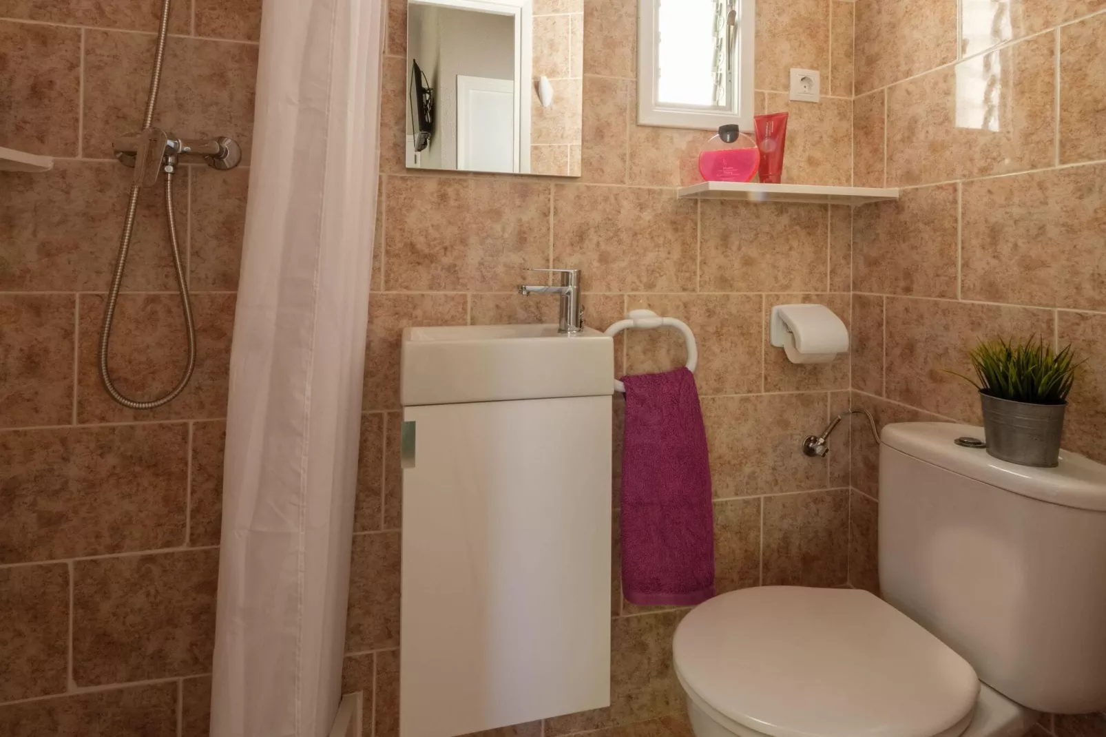 CAMPING ESTIVAL VENDRELL PLATJA BUNGALOW 4 STANDARD-Bathroom