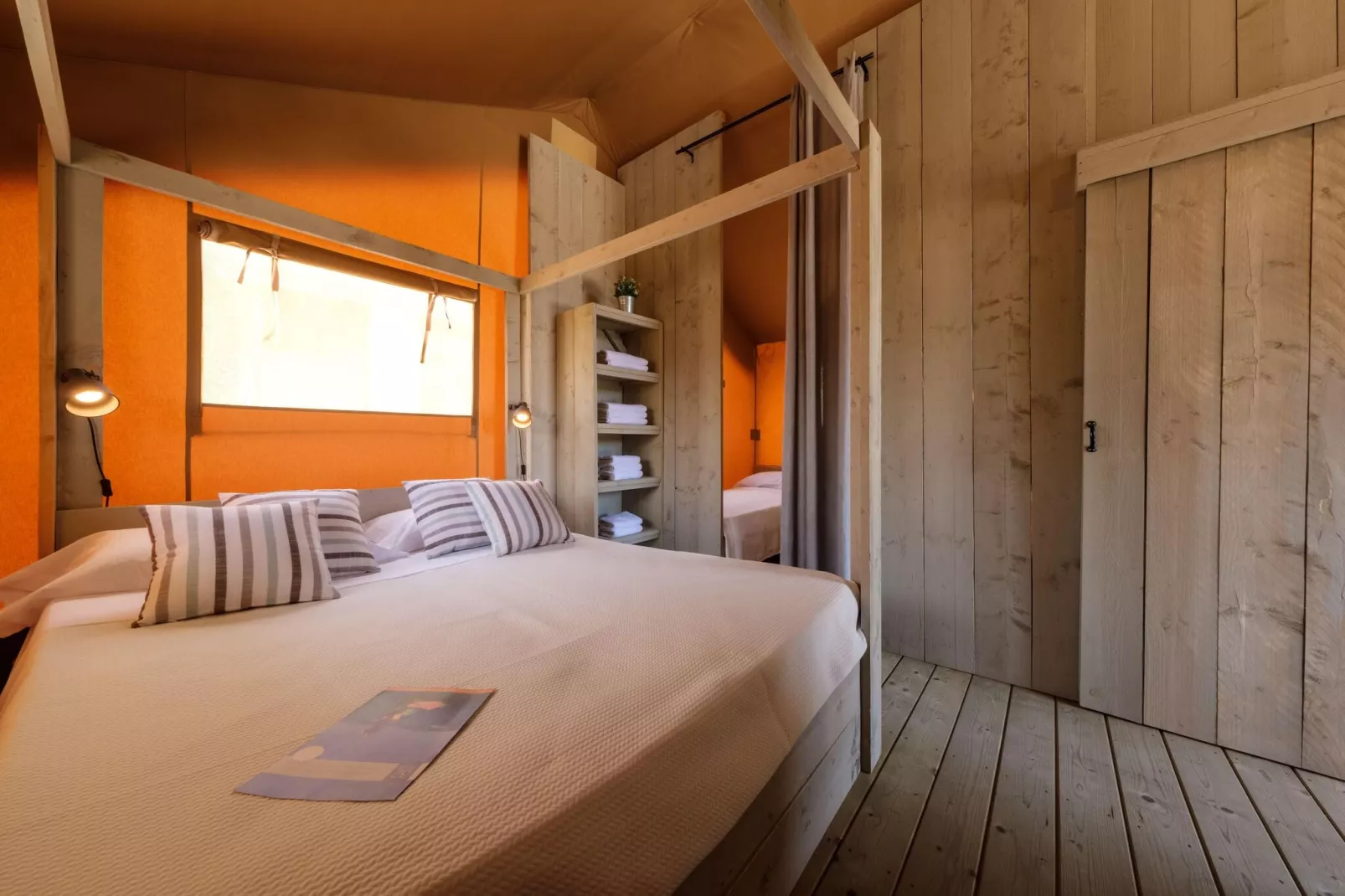 CAMPING ESTIVAL VENDRELL PLATJA TENT GRAND SAFARI GLAMPING-Bedroom