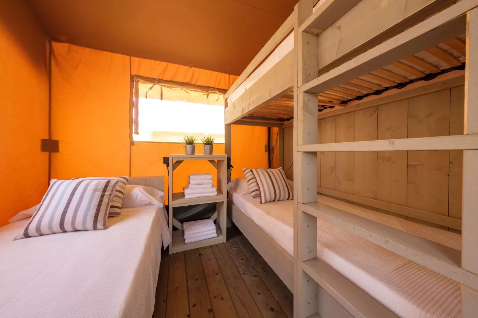 CAMPING ESTIVAL VENDRELL PLATJA TENT GRAND SAFARI GLAMPING-Bedroom