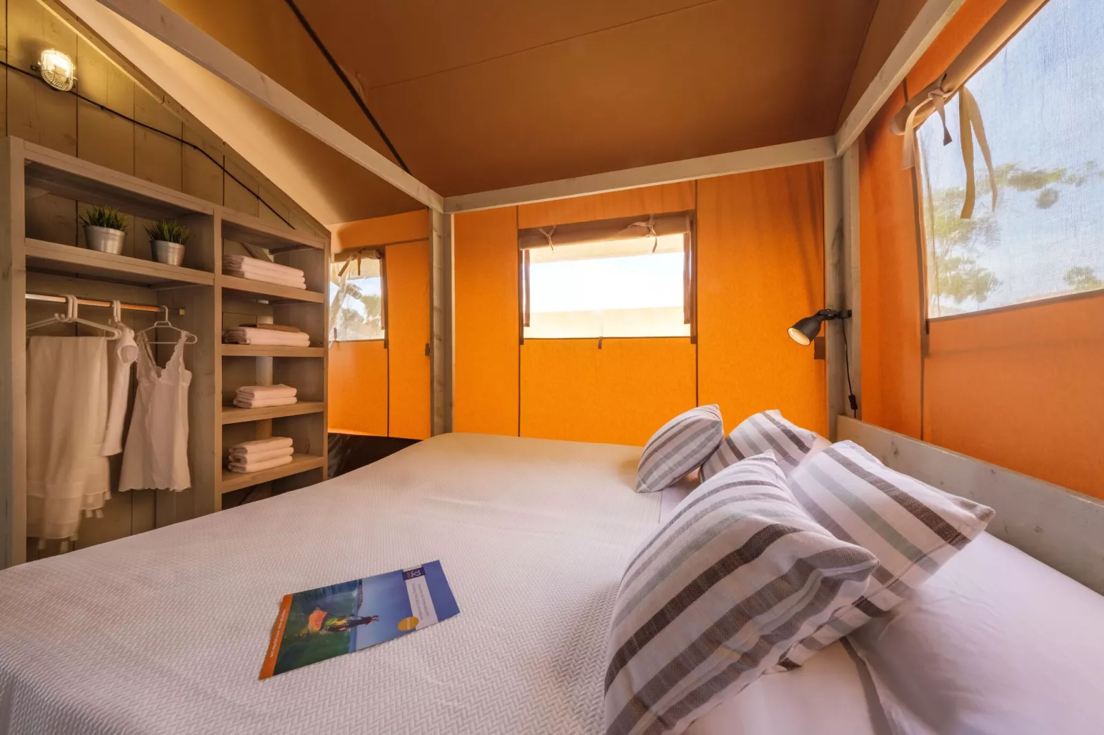 CAMPING ESTIVAL VENDRELL PLATJA TENT GRAND SAFARI GLAMPING-Bedroom