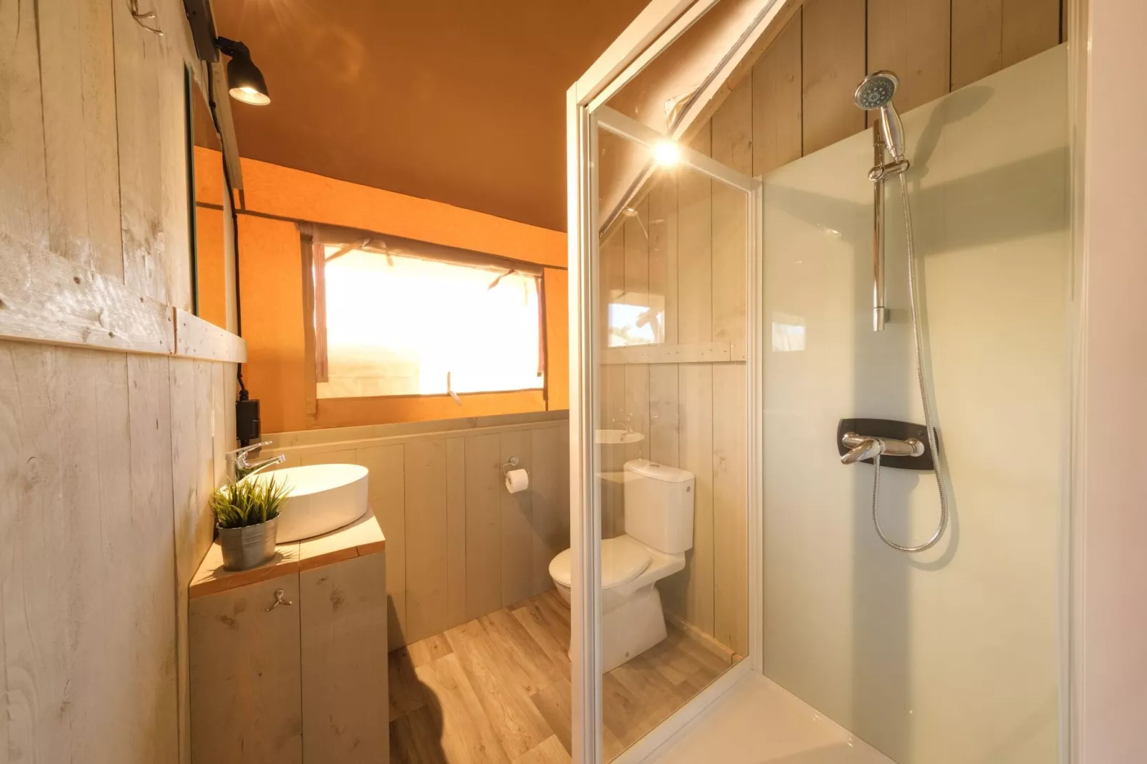 CAMPING ESTIVAL VENDRELL PLATJA TENT GRAND SAFARI GLAMPING-Bathroom