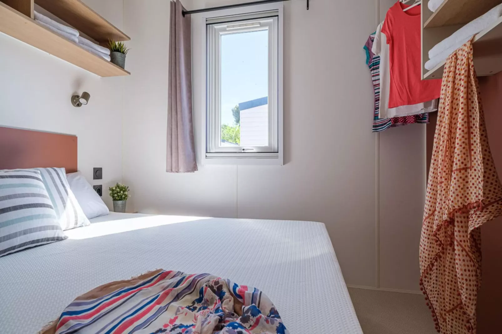 CAMPING ESTIVAL VENDRELL PLATJA Mobile home mediterranea 4 pax-Schlafzimmer