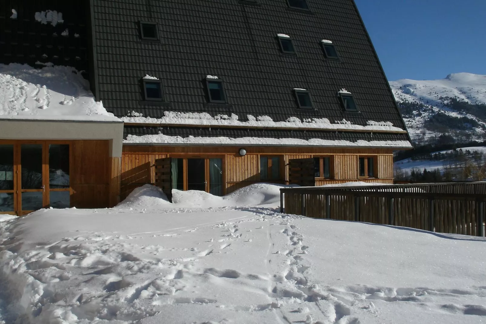 Les Gentianes 6-Exterior winter