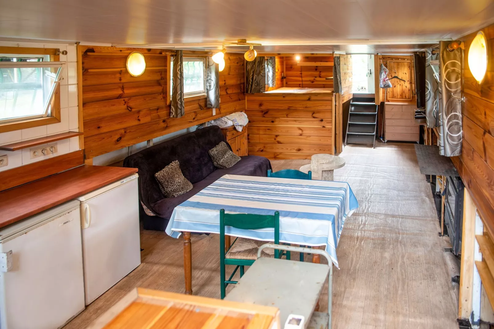 Le Bateau du Lac Privé-Salon