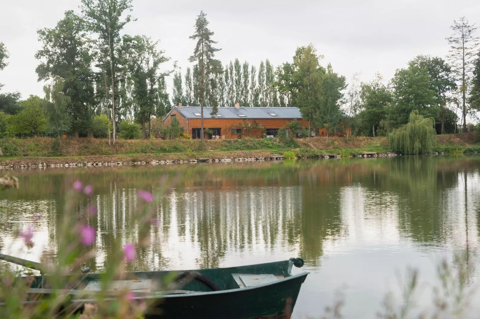 Le Bateau du Lac Privé-Vue d'été