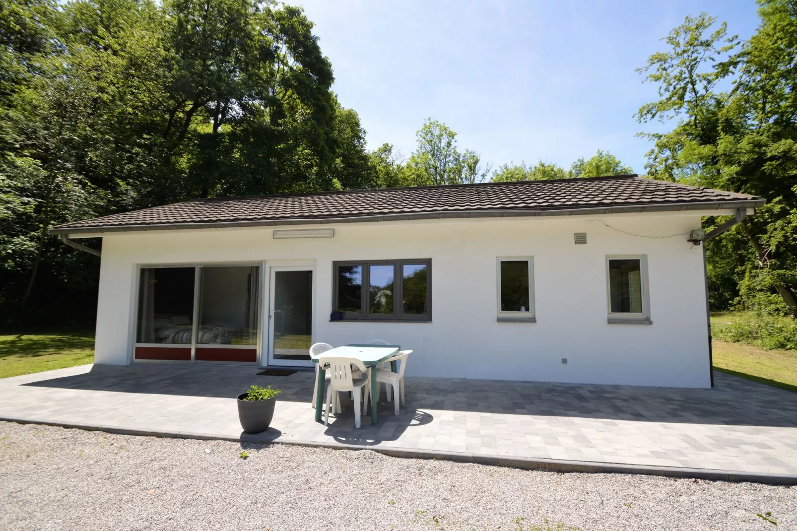 La Halte des 2 Lacs-Außenbereich Sommer