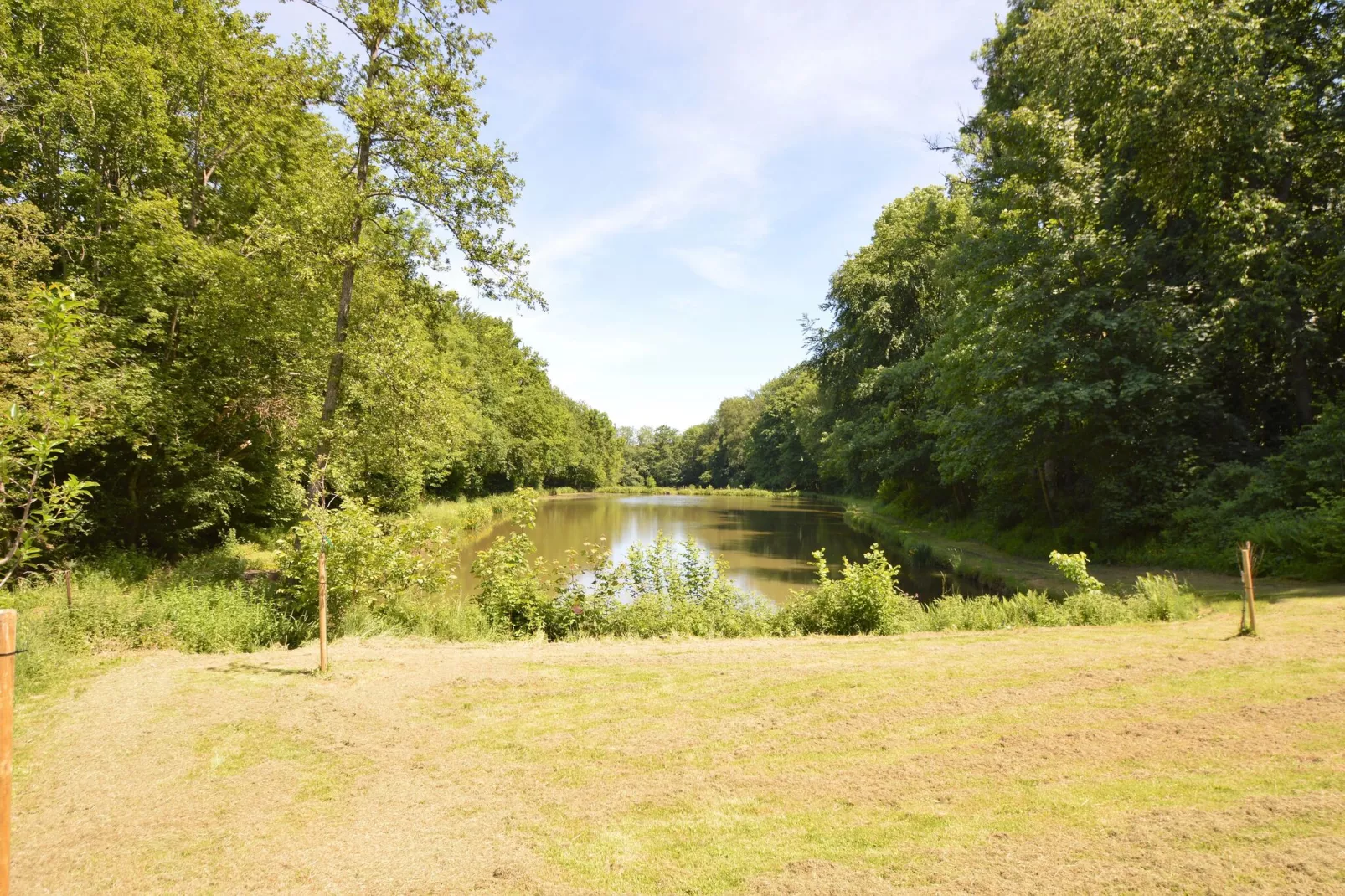 La Halte des 2 Lacs-Gärten Sommer