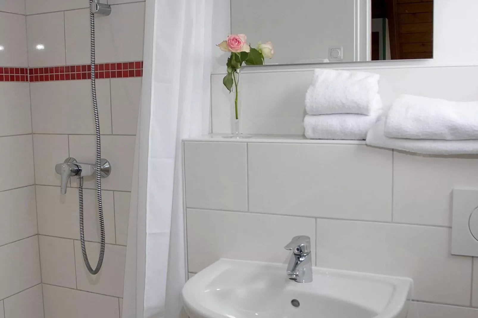 Nurdachhaus HiPr 85 qm-Bathroom