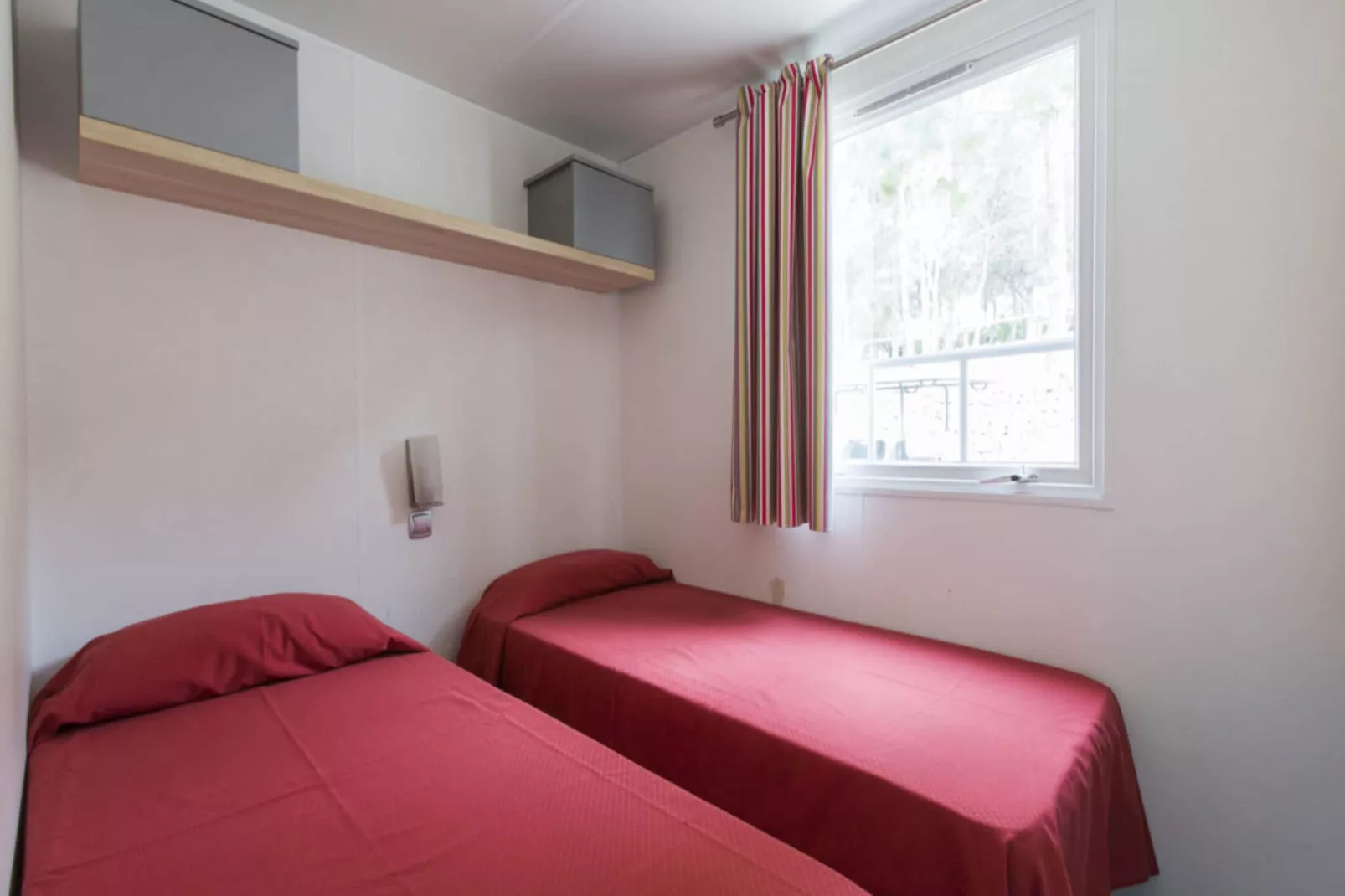 Camping Vilanova Park Bungalow S2300-Bedroom