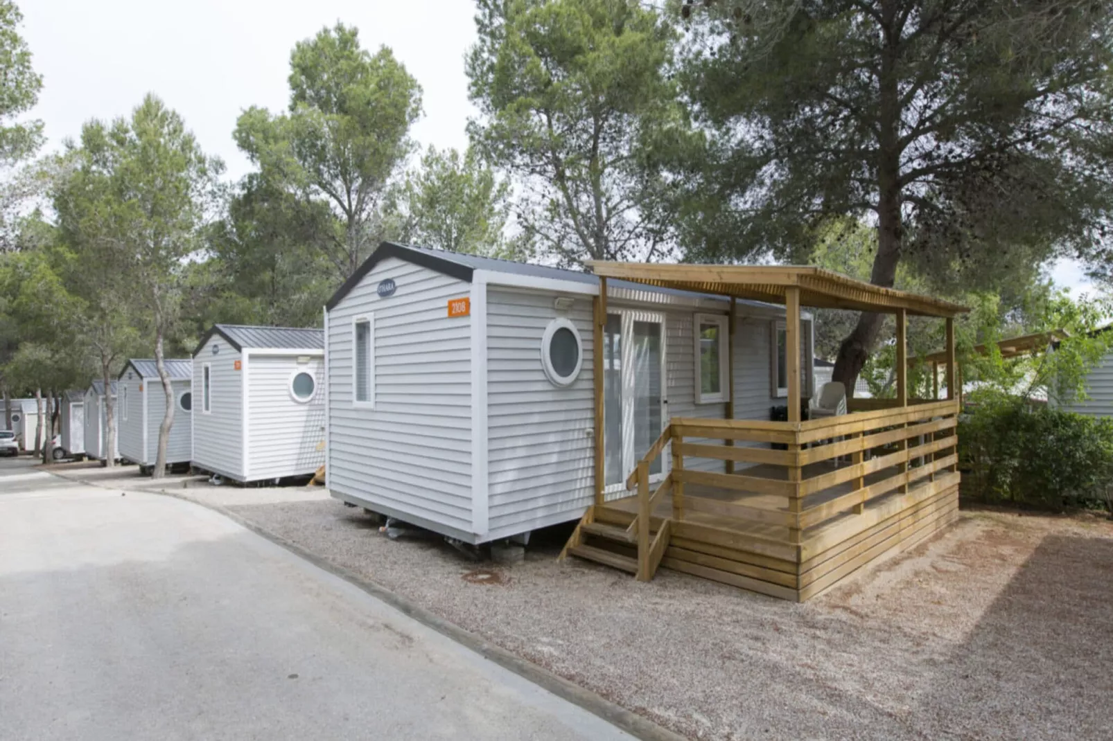 Camping Vilanova Park Bungalow S2300-Areas summer 1km